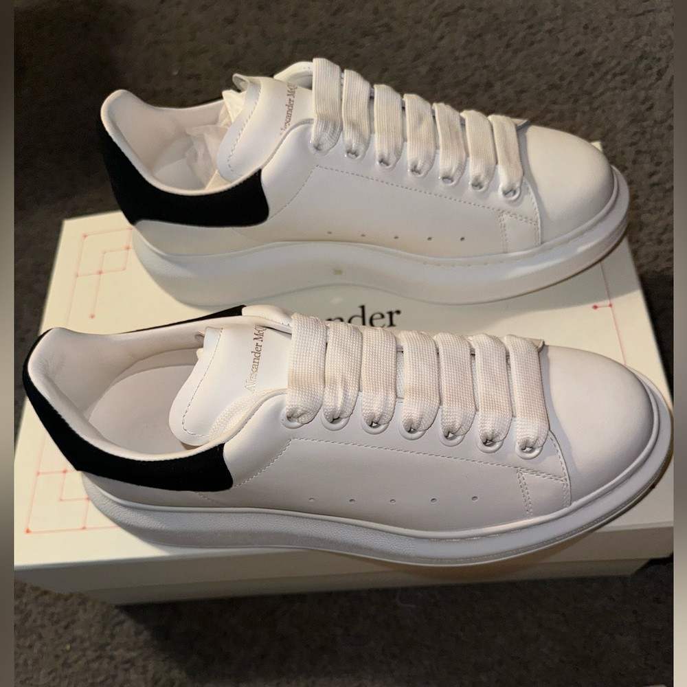 Alexander McQueen Oversized Sneakers Womens White/Black 39/9 - Picture 4 of 11